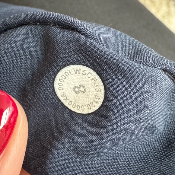 Lululemon on the fly jogger luxtreme sz 8. Worn few times, like new , true navy - Picture 3 of 5